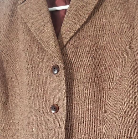 Lord and Taylor Blazer Suit Jacket. Dual Front Pockets. Size 6. - Picture 2 of 5